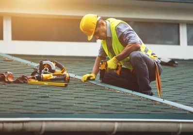 DIY vs. Professional Roof Repairs: What’s the Right Choice for You? blog image